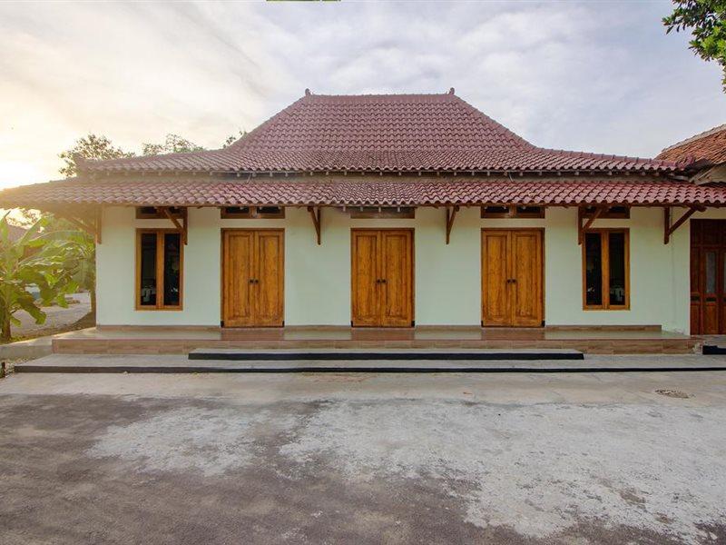 Hotel Reddoorz Syariah Near Alun Alun Wonosari Extérieur photo