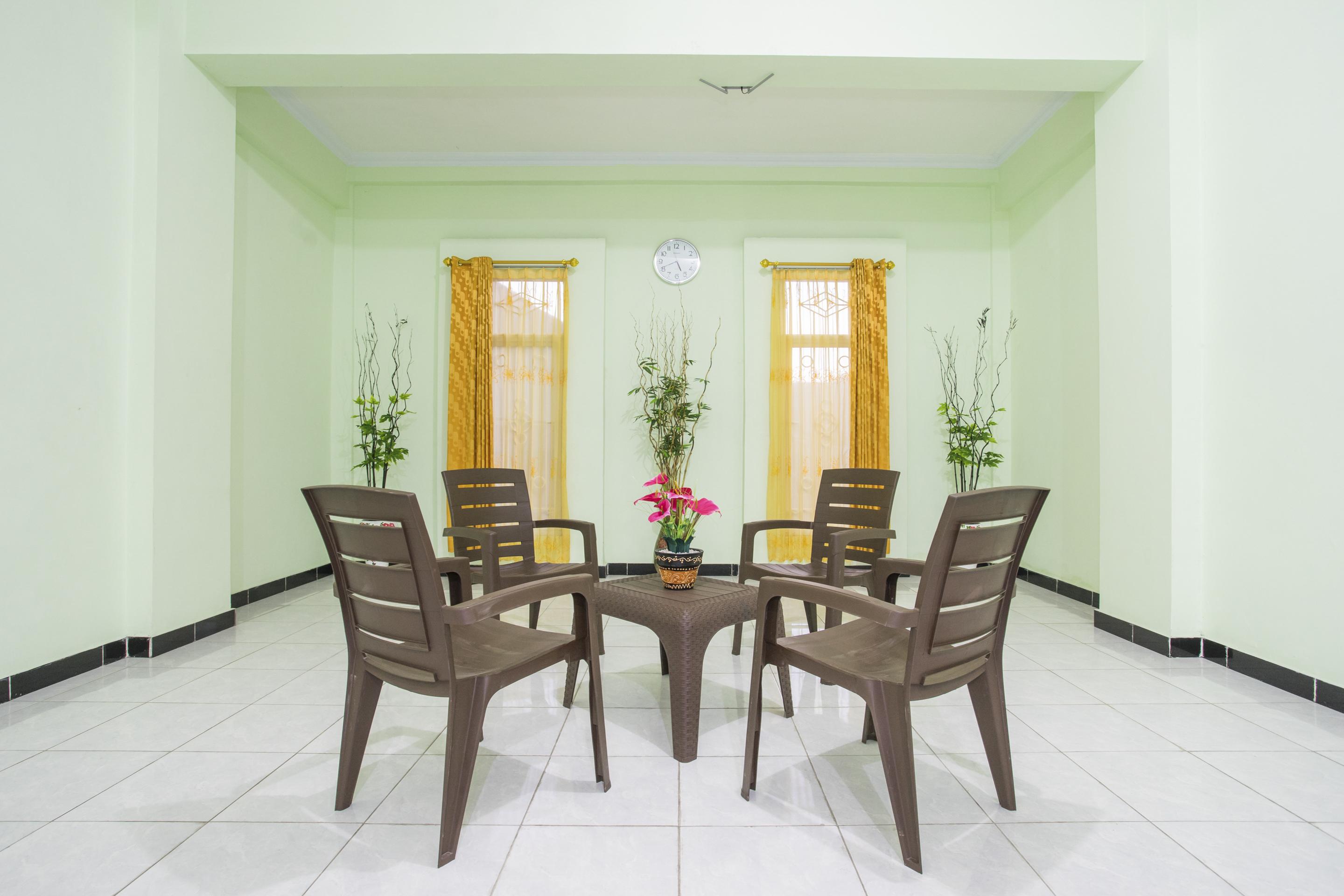 Hotel Reddoorz Syariah Near Alun Alun Wonosari Extérieur photo