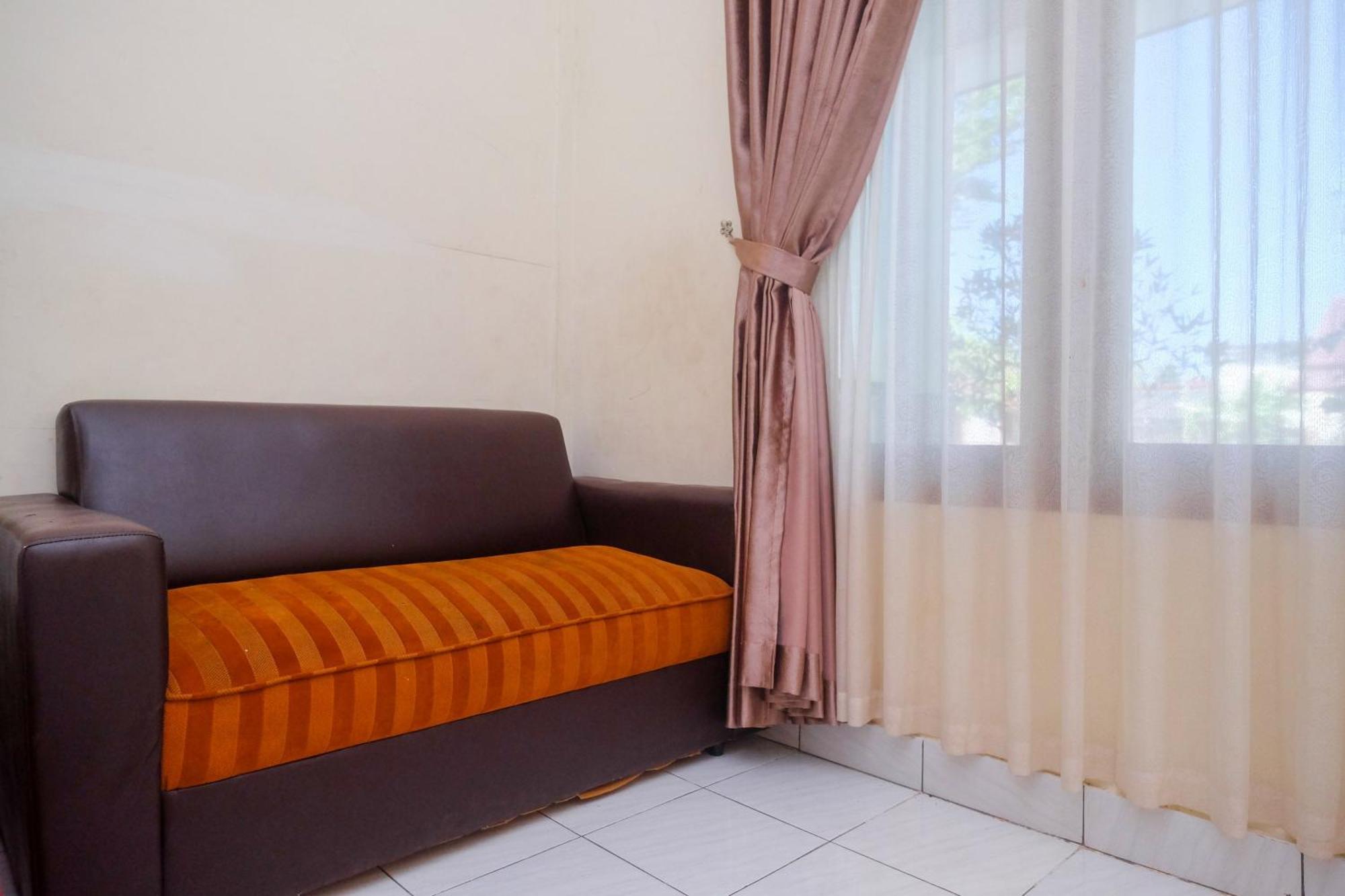 Hotel Reddoorz Syariah Near Alun Alun Wonosari Extérieur photo