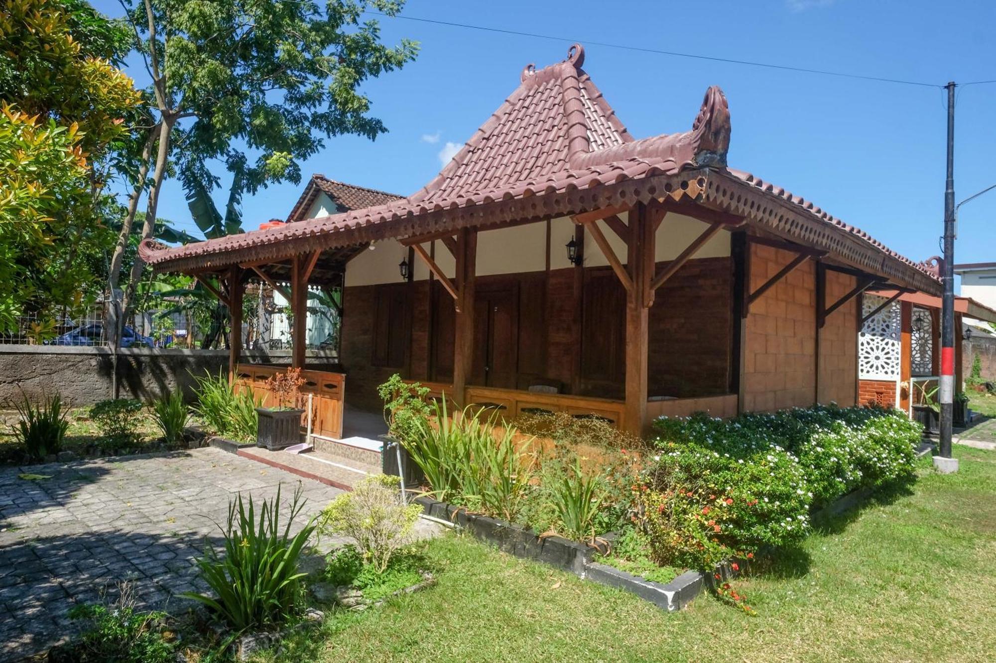 Hotel Reddoorz Syariah Near Alun Alun Wonosari Extérieur photo