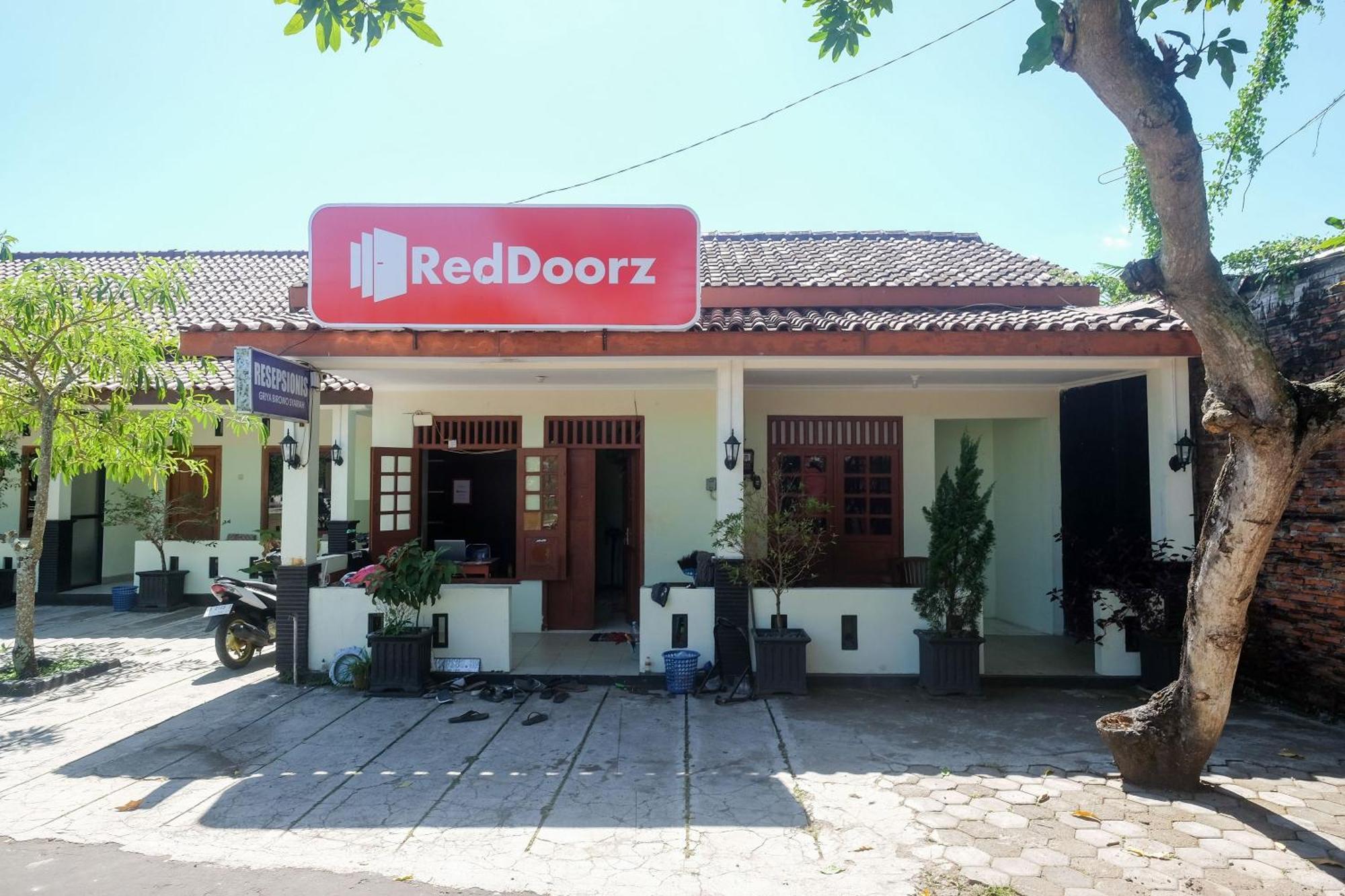 Hotel Reddoorz Syariah Near Alun Alun Wonosari Extérieur photo