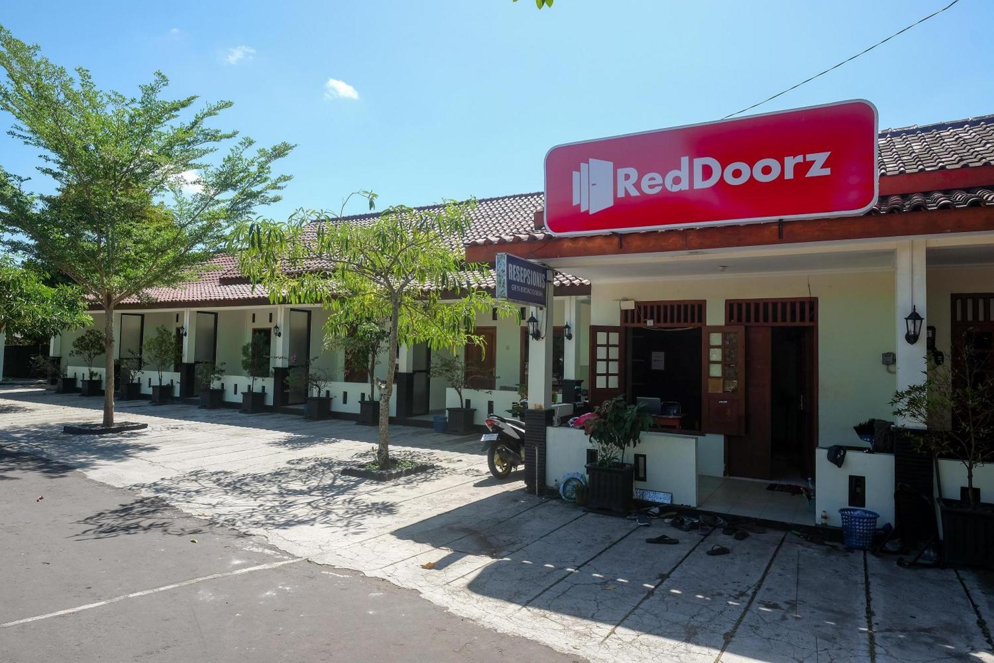 Hotel Reddoorz Syariah Near Alun Alun Wonosari Extérieur photo