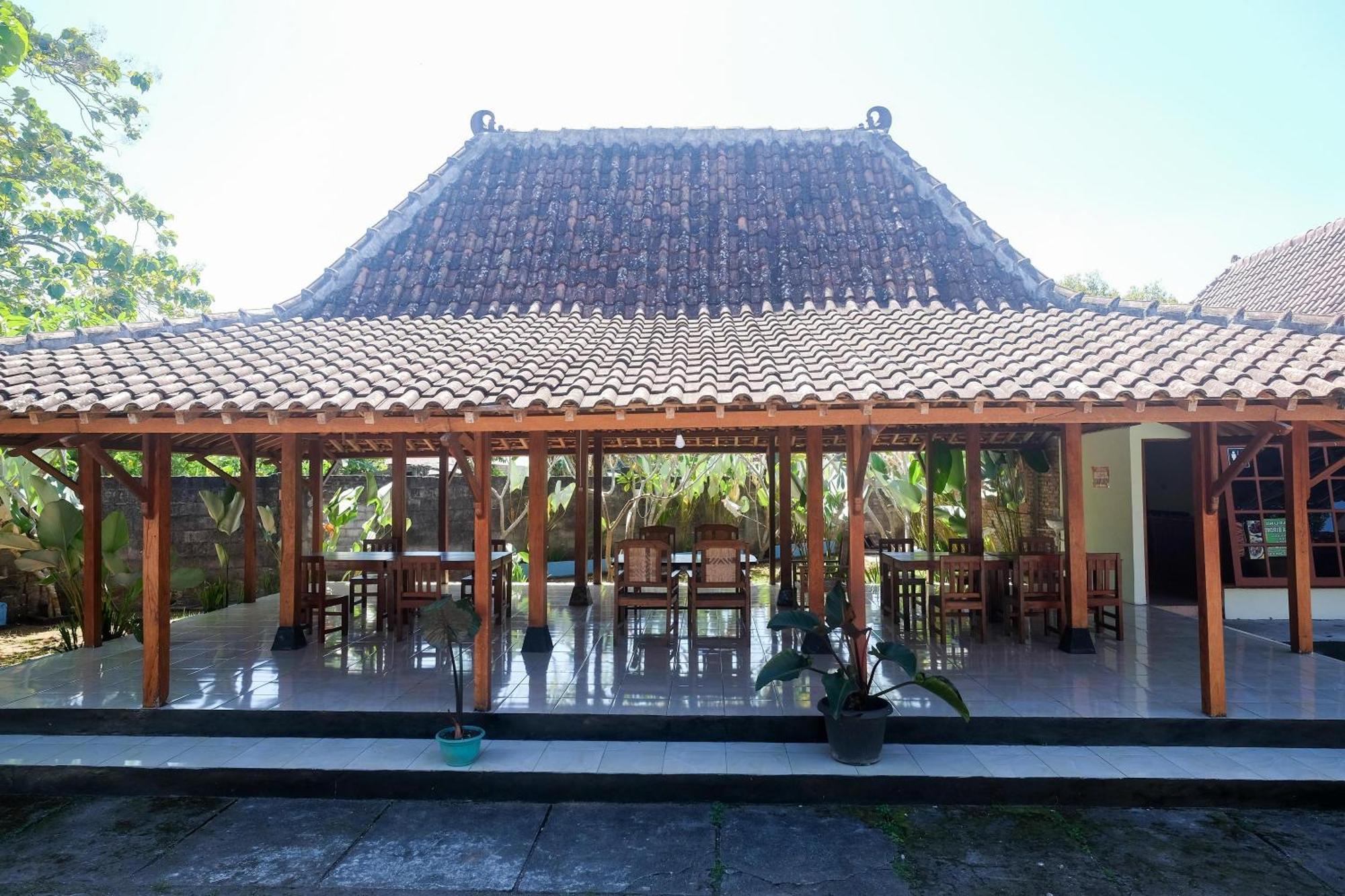 Hotel Reddoorz Syariah Near Alun Alun Wonosari Extérieur photo
