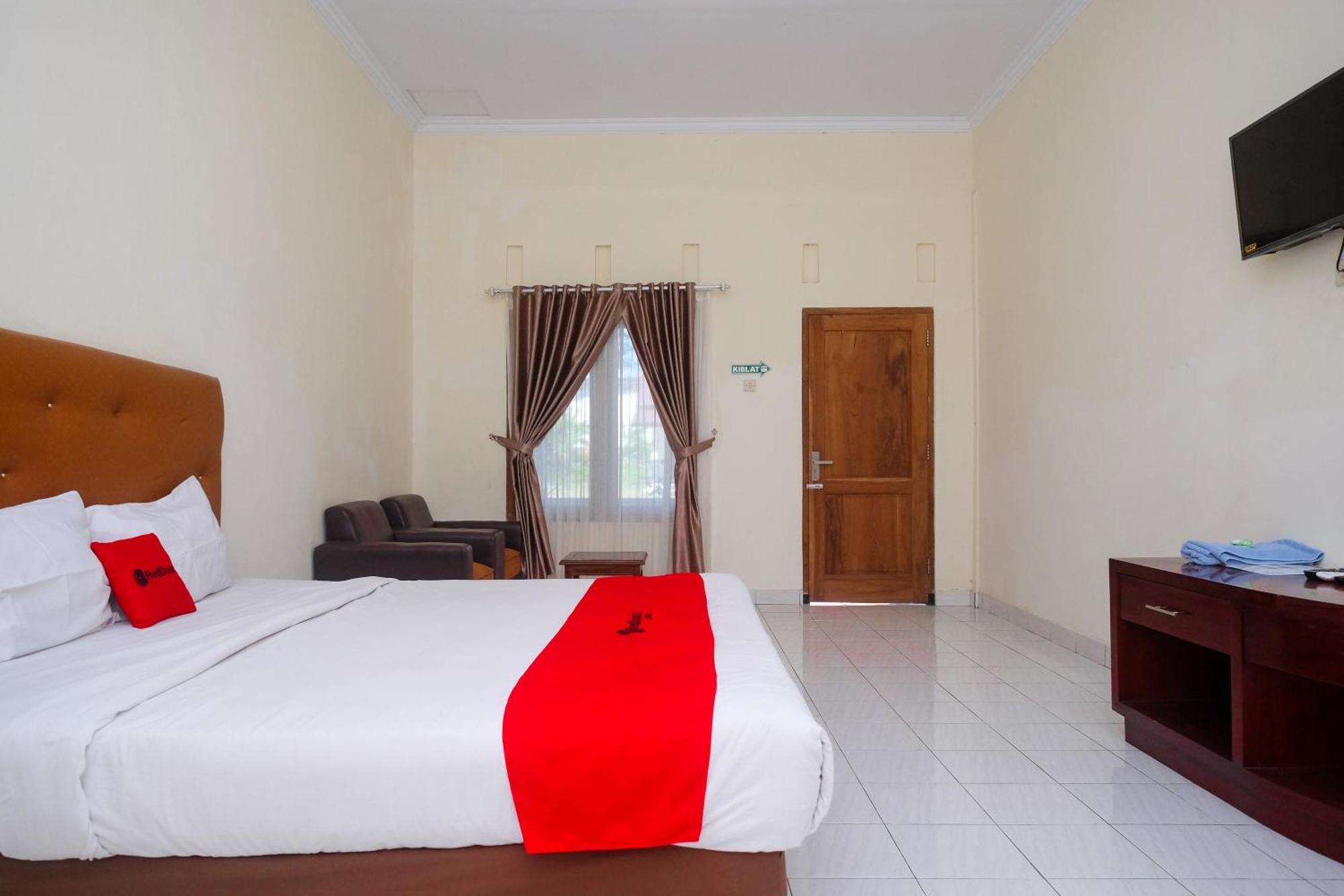 Hotel Reddoorz Syariah Near Alun Alun Wonosari Extérieur photo