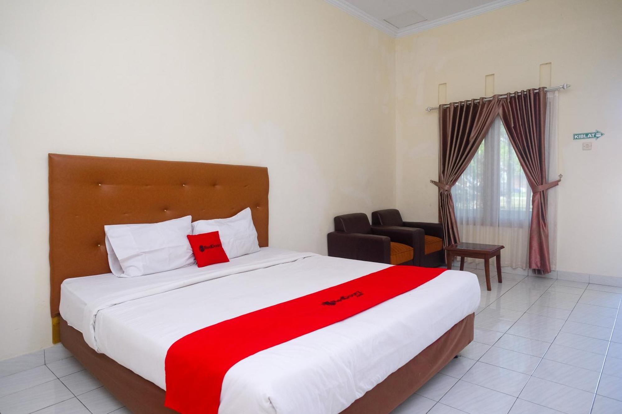 Hotel Reddoorz Syariah Near Alun Alun Wonosari Extérieur photo