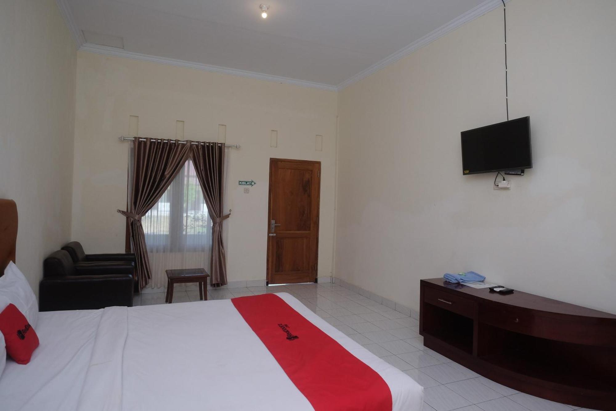Hotel Reddoorz Syariah Near Alun Alun Wonosari Extérieur photo