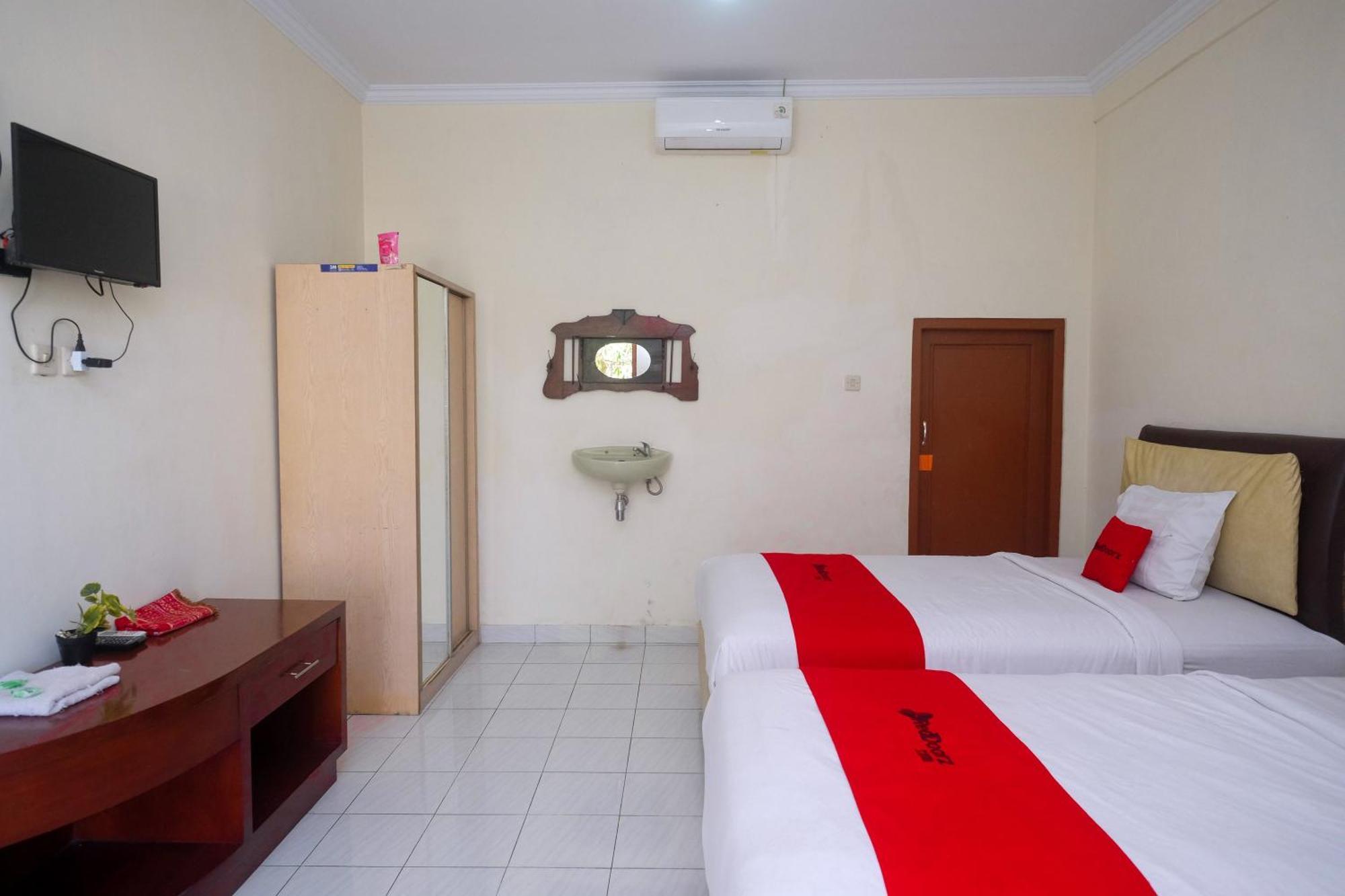 Hotel Reddoorz Syariah Near Alun Alun Wonosari Extérieur photo