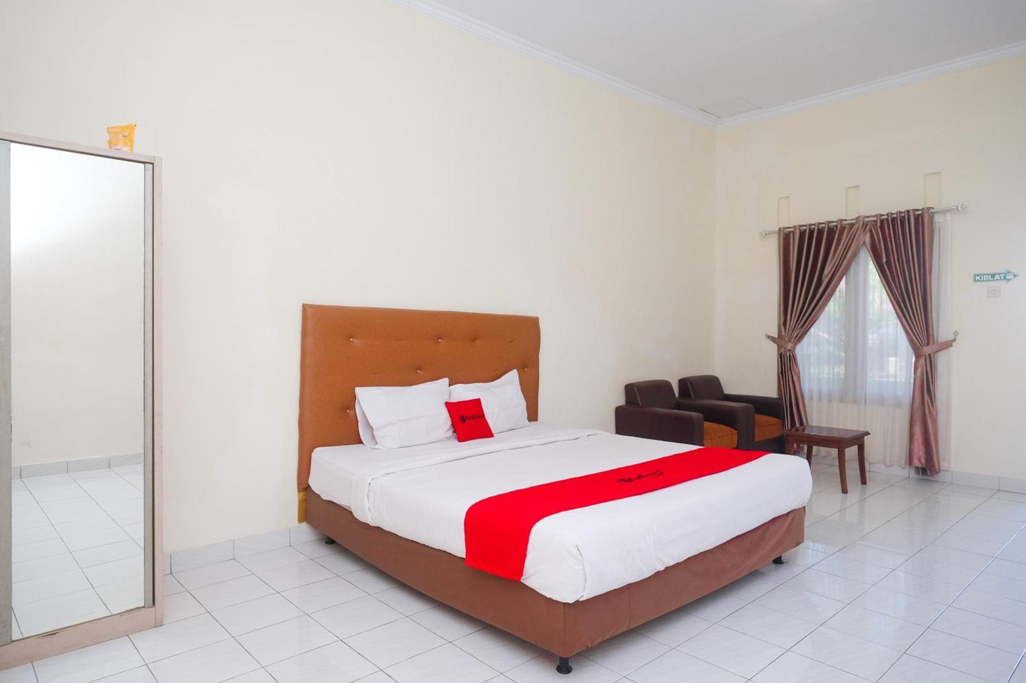 Hotel Reddoorz Syariah Near Alun Alun Wonosari Extérieur photo