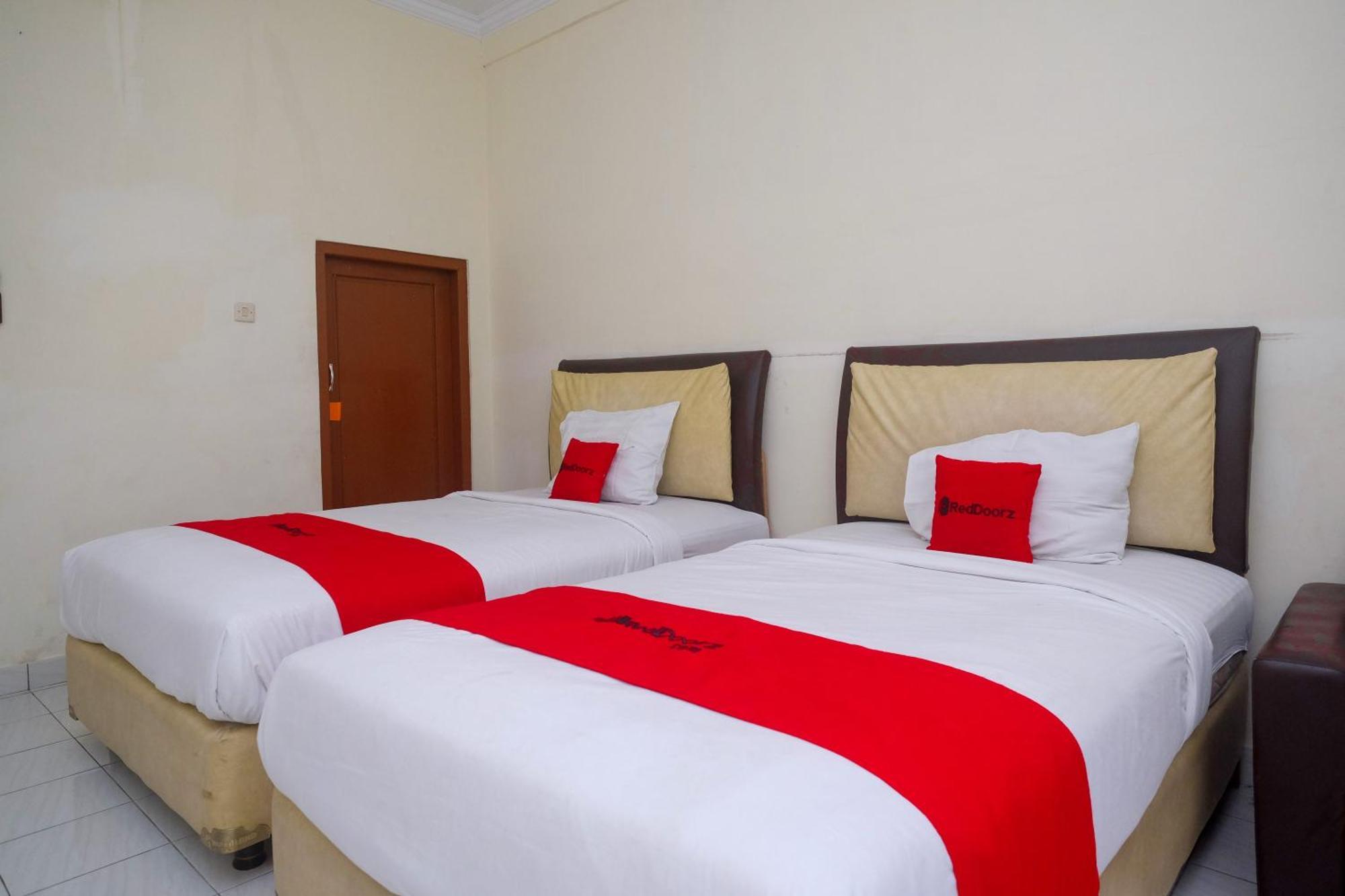 Hotel Reddoorz Syariah Near Alun Alun Wonosari Extérieur photo