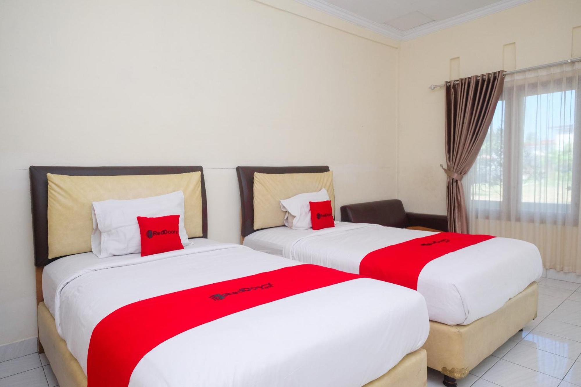 Hotel Reddoorz Syariah Near Alun Alun Wonosari Extérieur photo