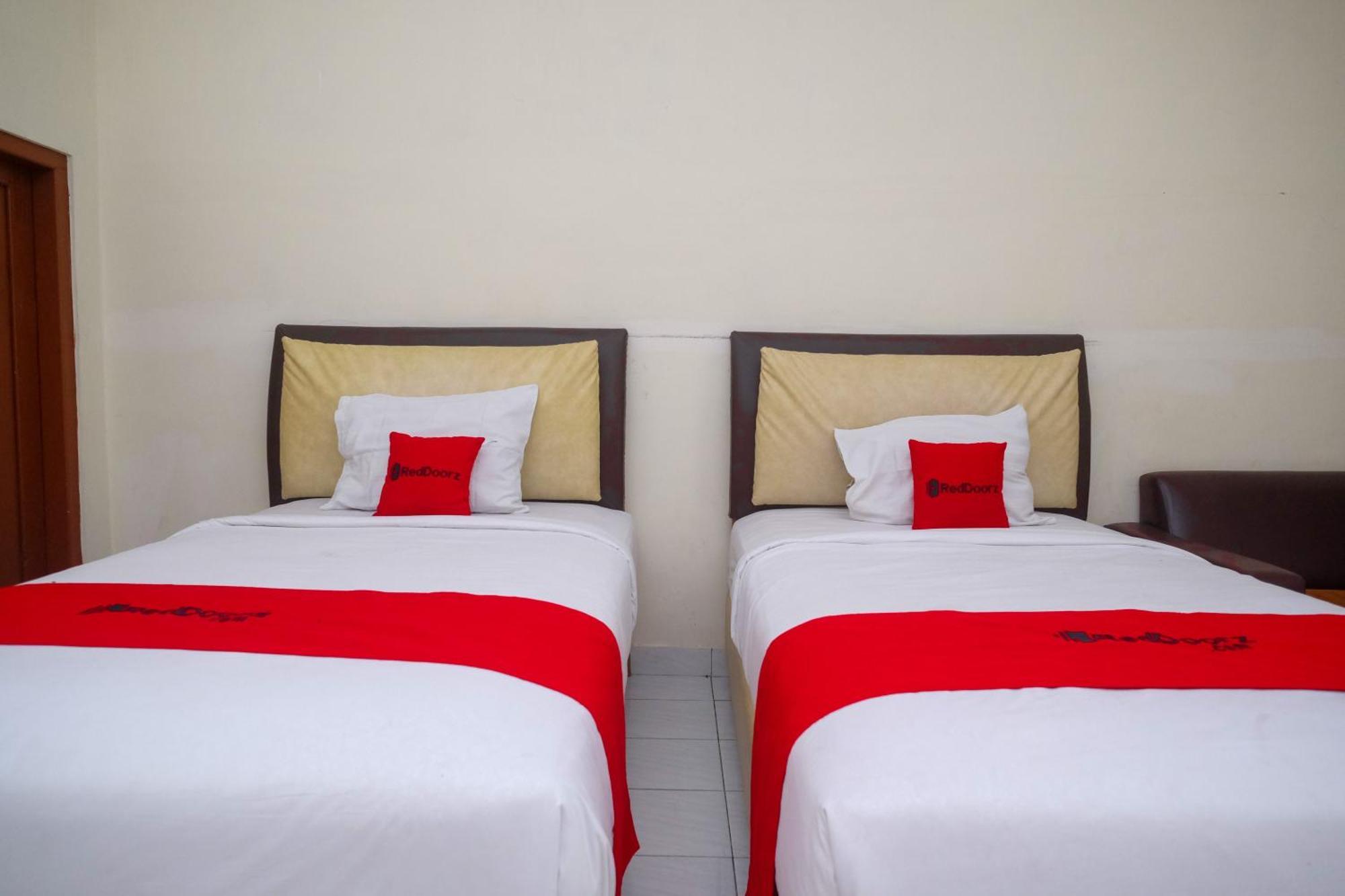 Hotel Reddoorz Syariah Near Alun Alun Wonosari Extérieur photo