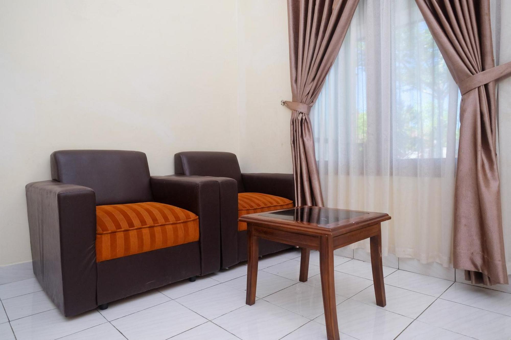 Hotel Reddoorz Syariah Near Alun Alun Wonosari Extérieur photo